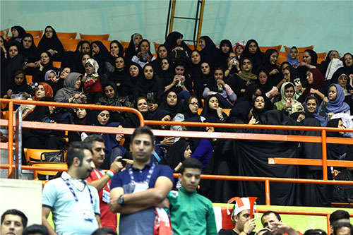 بانوان ایرانی +ورزشگاه آزادی +عکس +بانوان 